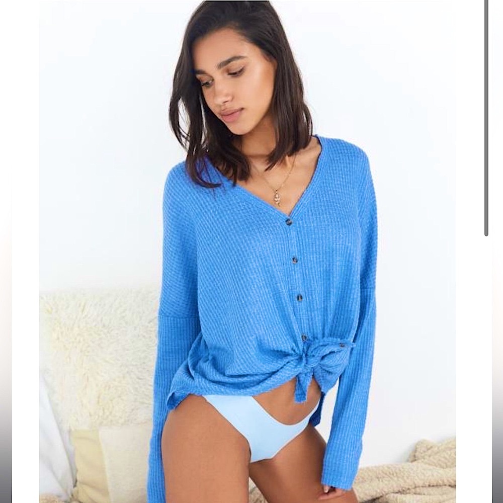 NEW Urban Outfitters Oversized Button top Thermal💙